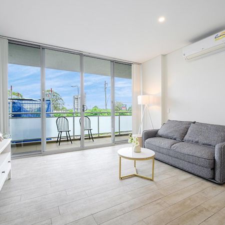 Liverpool Adorable 2Br Apt With Free Parking Warwick Farm Esterno foto